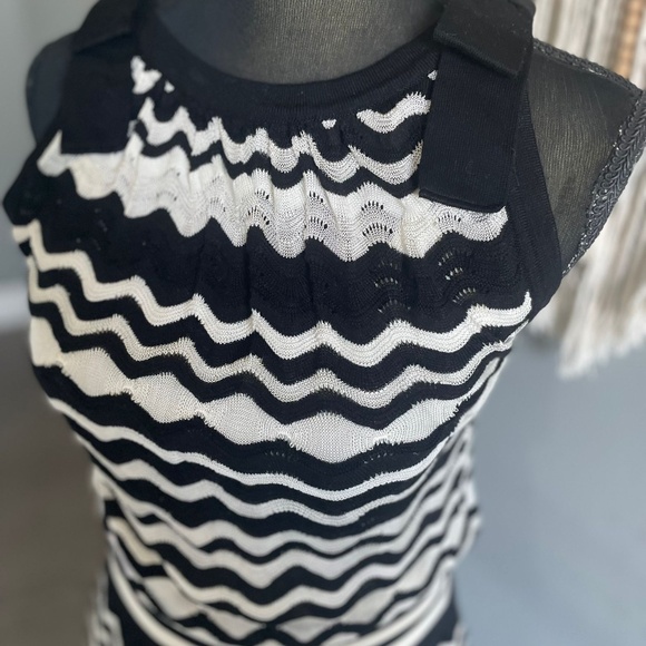 Missoni Monochrome Knit Wave Pattern Sleeveless Dress - Picture 3 of 5